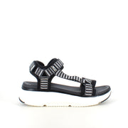 Cruz sandal i svart – stabil komfort i klassisk design