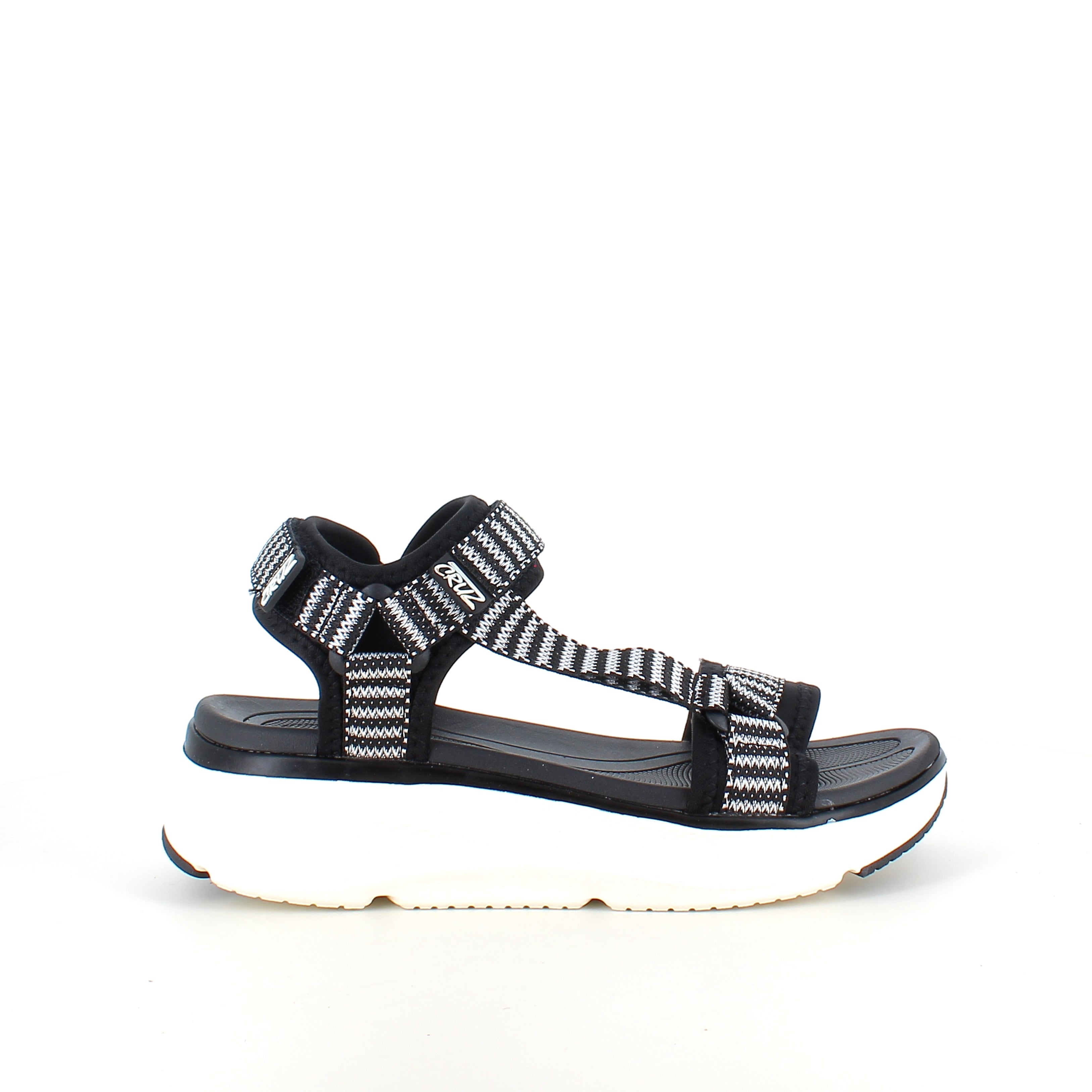 Cruz sandal i svart – stabil komfort i klassisk design