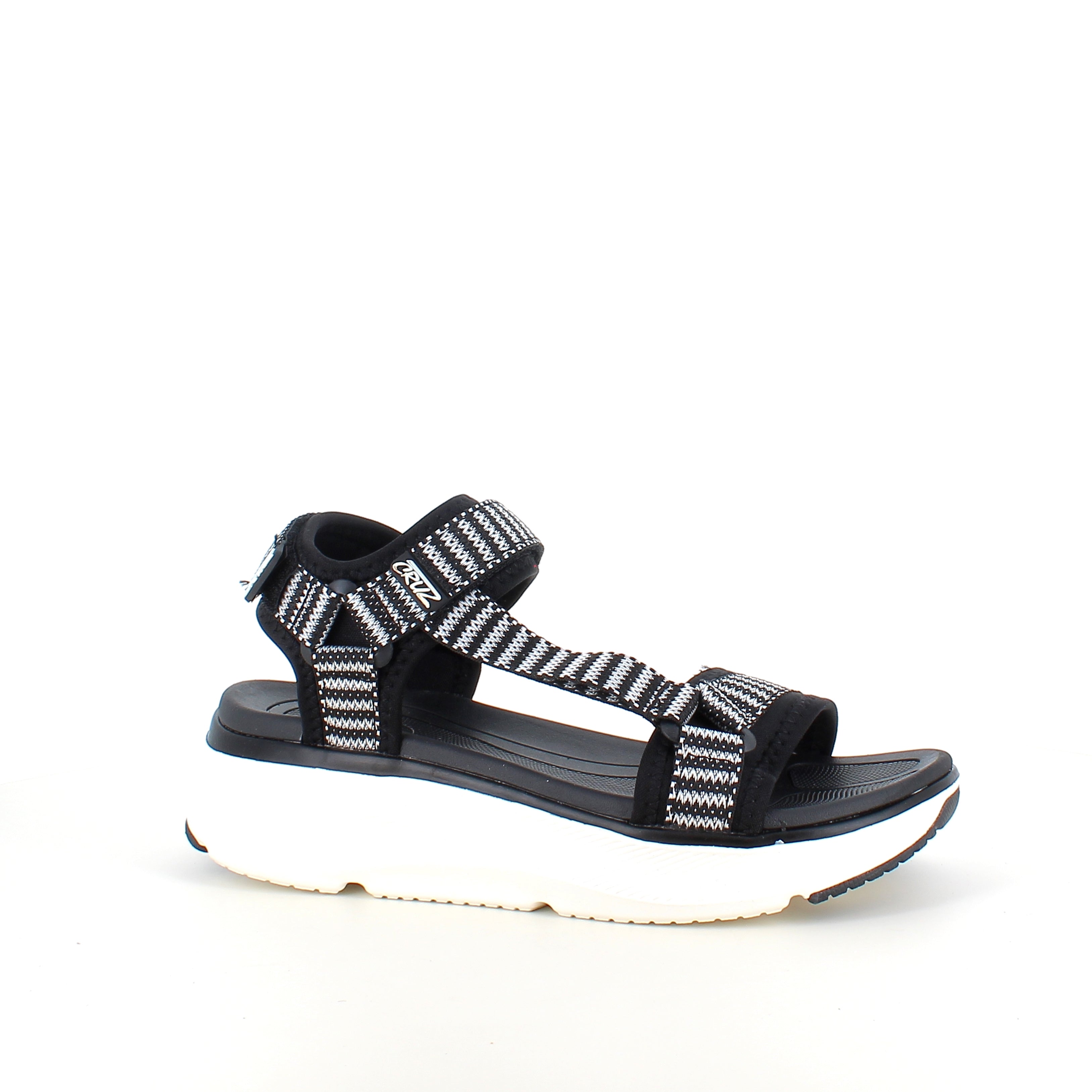 Cruz sandal i svart – stabil komfort i klassisk design
