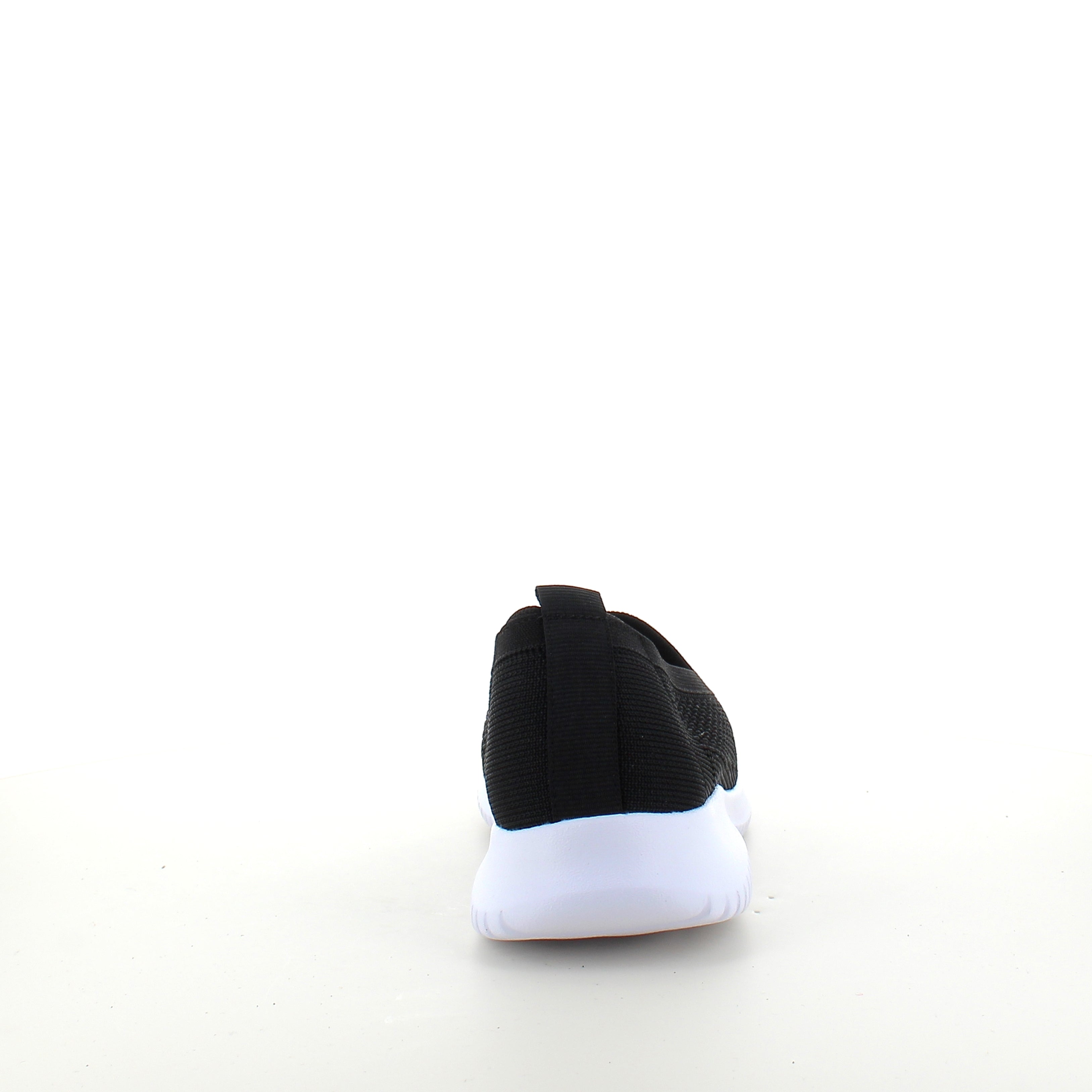 Svart slip-on ballerina från Endurance med stötdämpning och flexibel komfort
