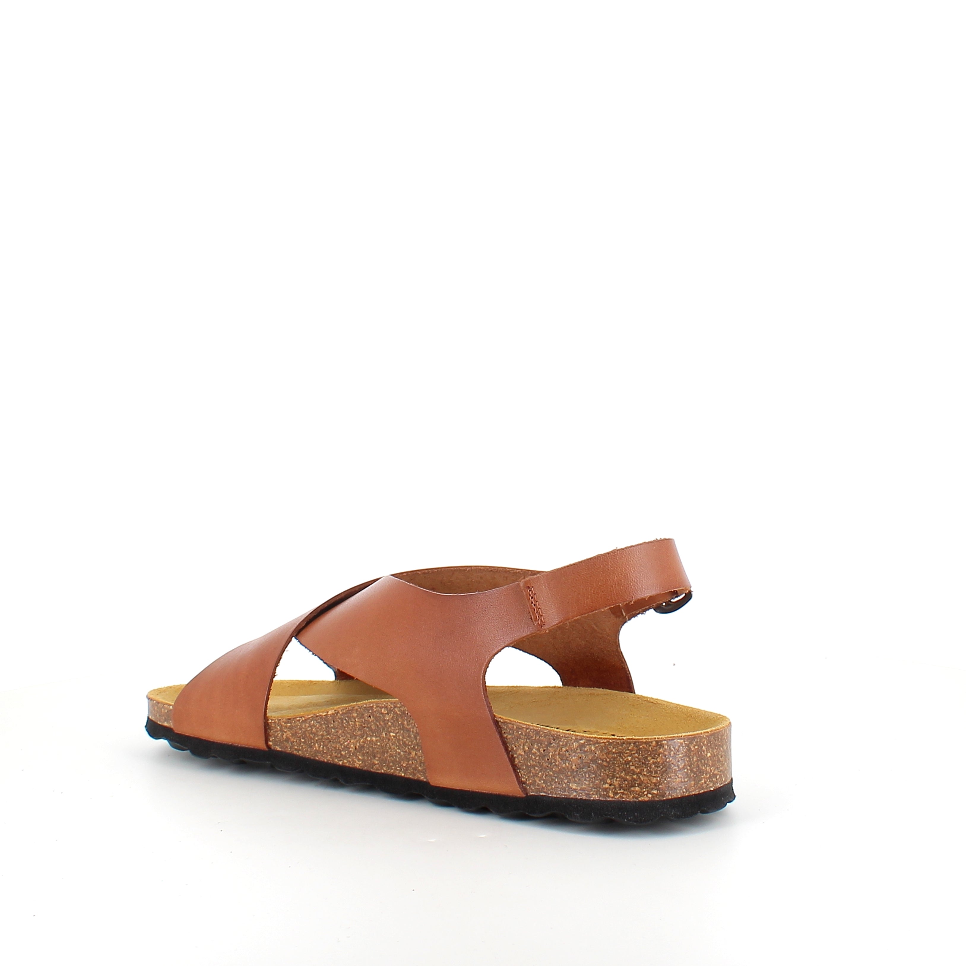 Brun sandal i slätt läder med korsremmar & bakrem | SSKbutiken.se