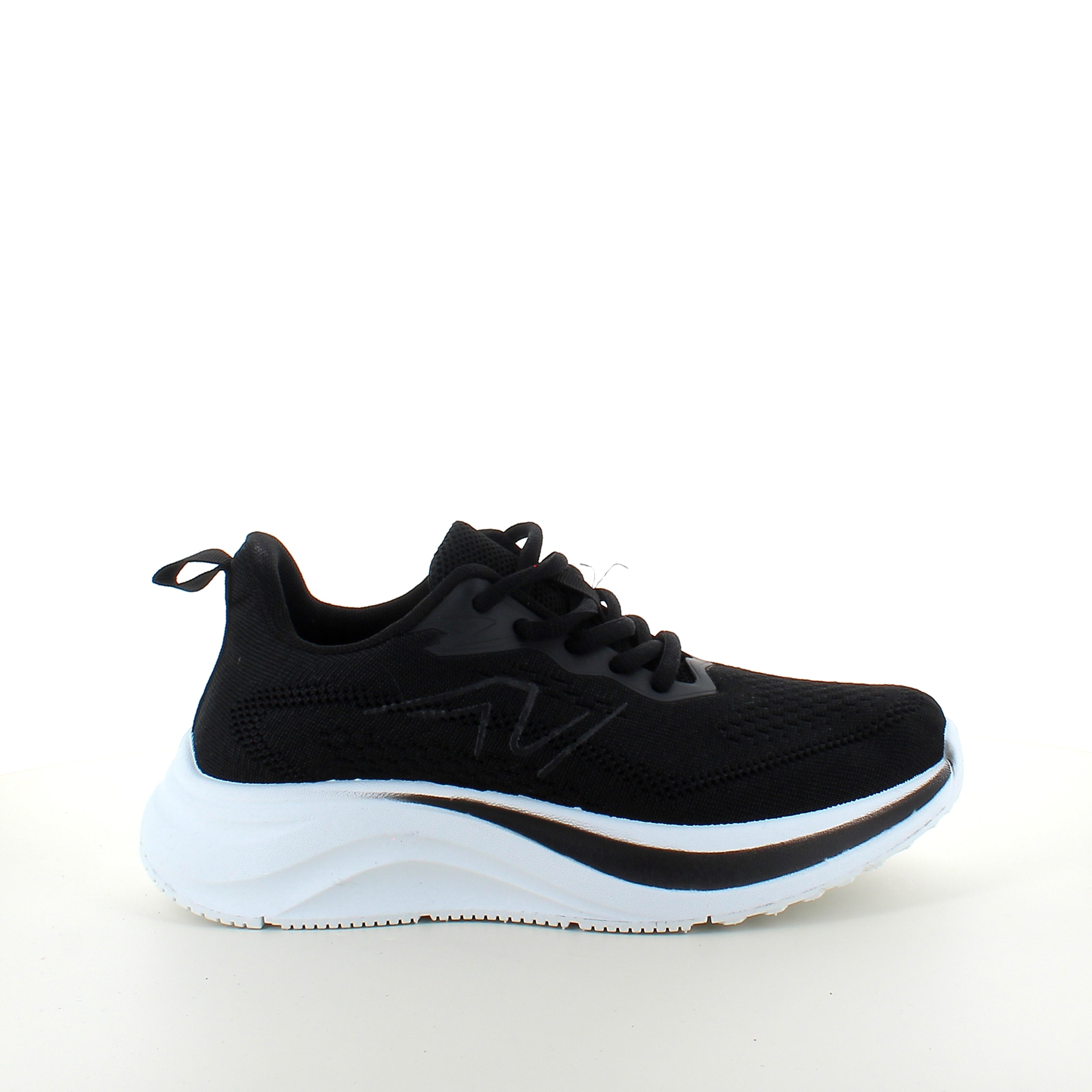 Svart lättvikts-sneaker med stötdämpning och andningsbart mesh