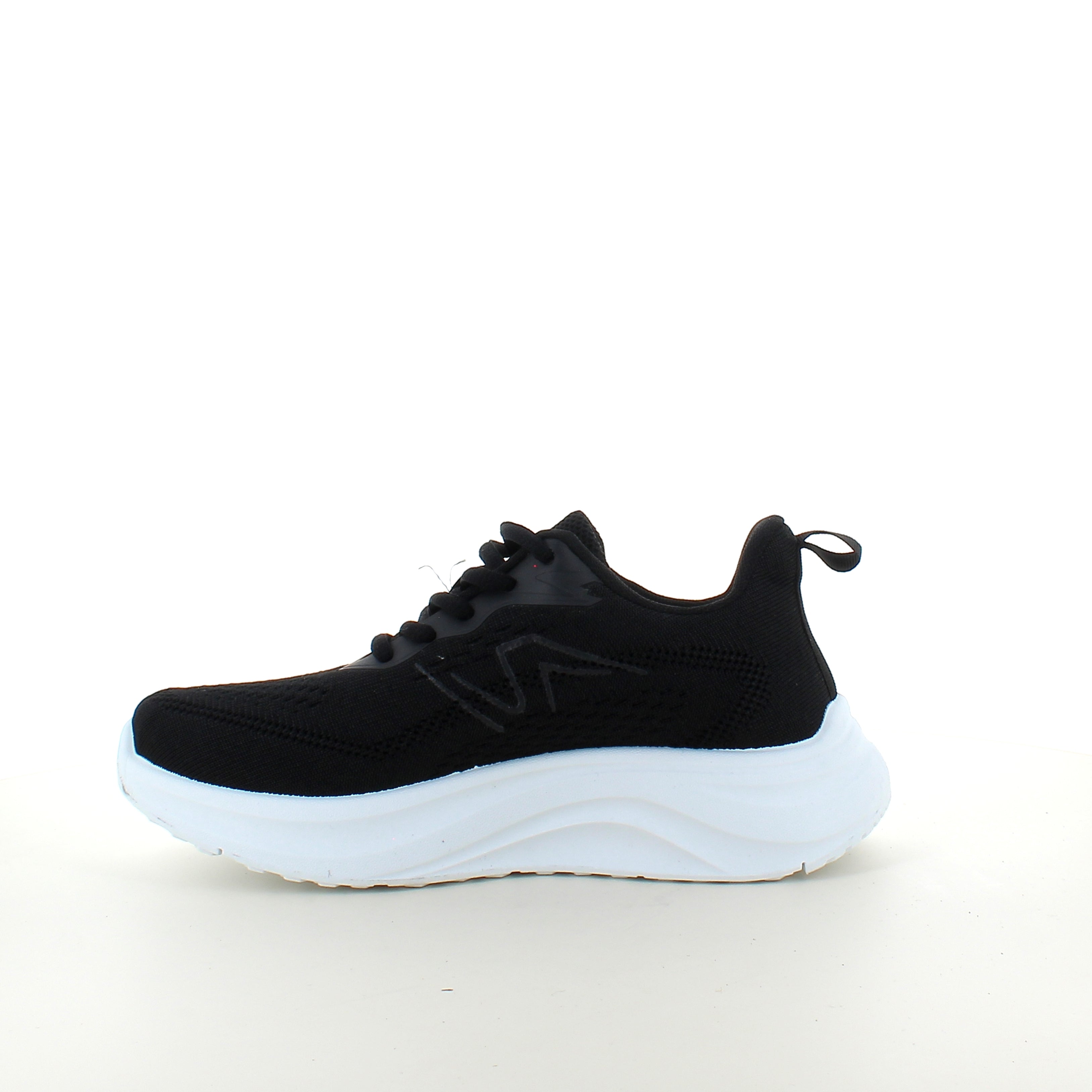 Svart lättvikts-sneaker med stötdämpning och andningsbart mesh