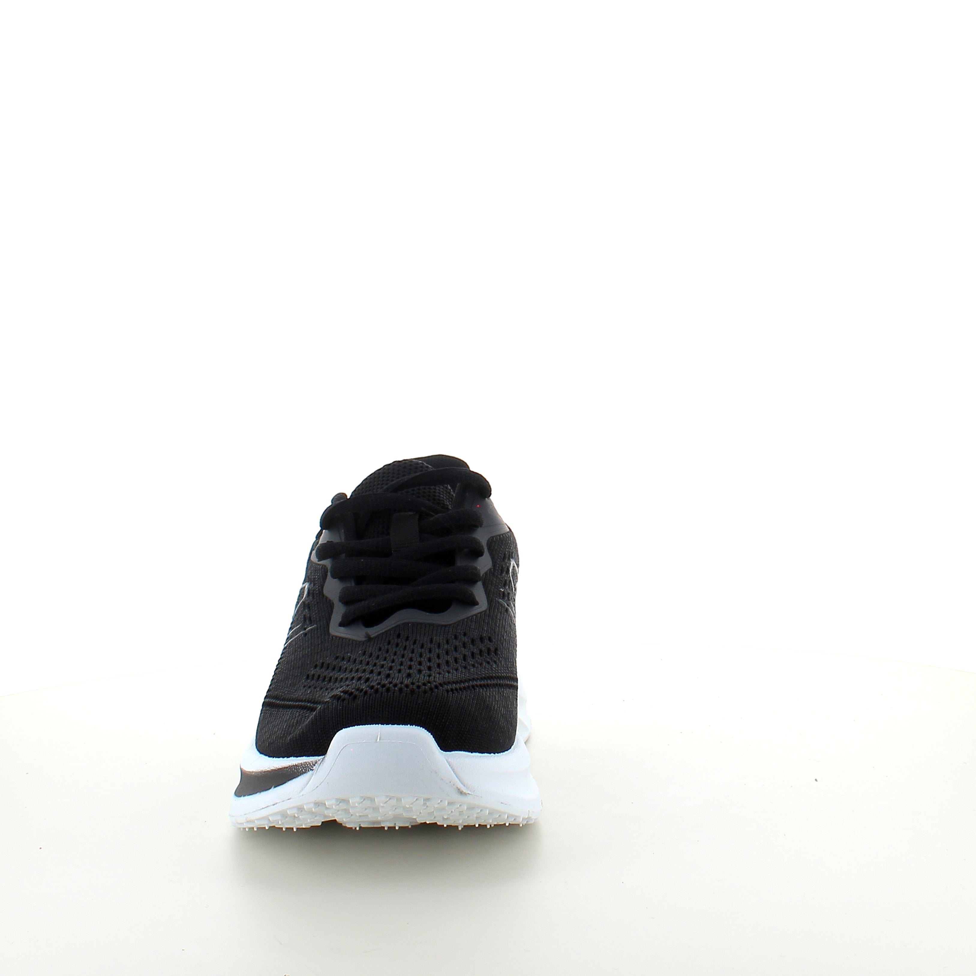 Svart lättvikts-sneaker med stötdämpning och andningsbart mesh