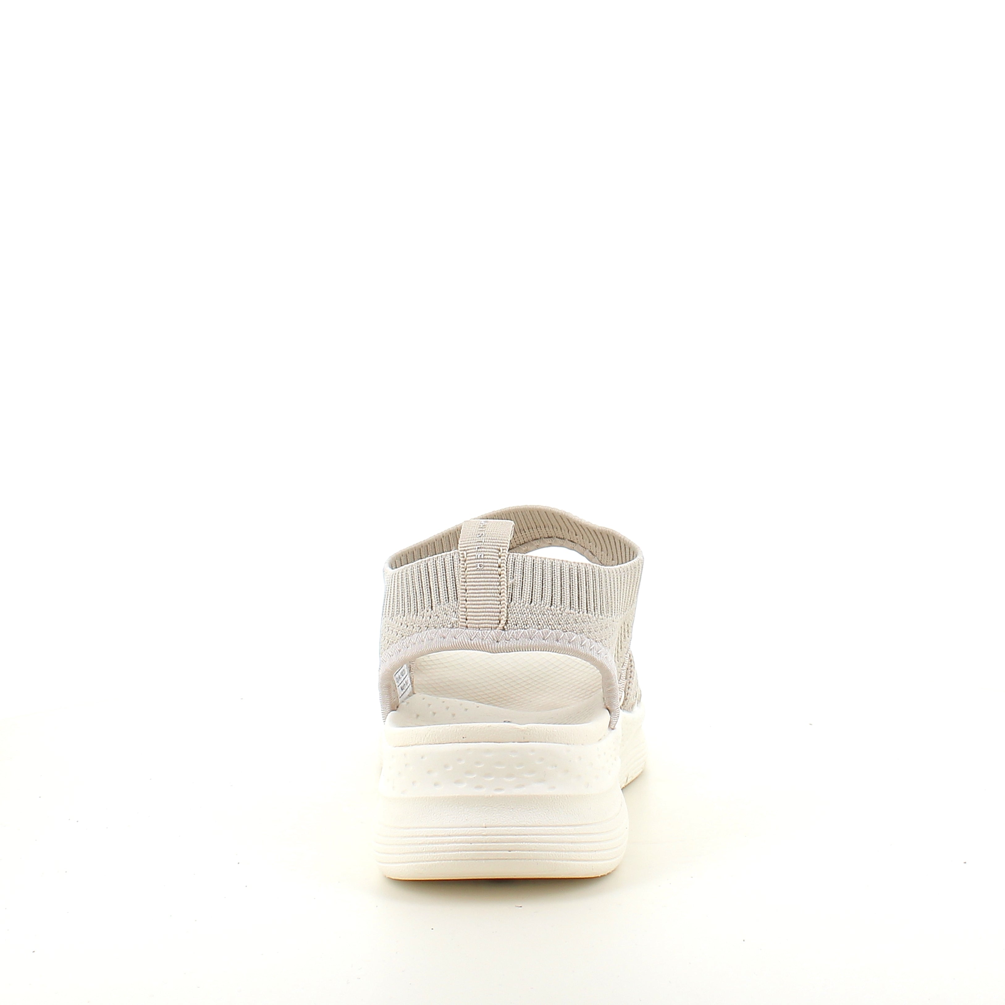 Whistler sandal i beige med elastisk passform och god stötdämpning