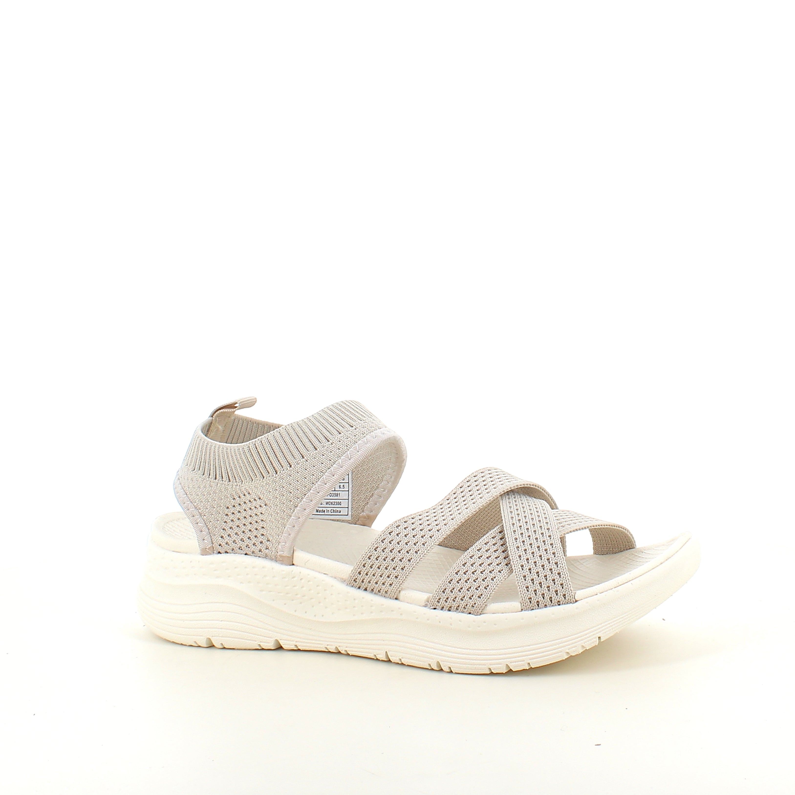 Whistler sandal i beige med elastisk passform och god stötdämpning