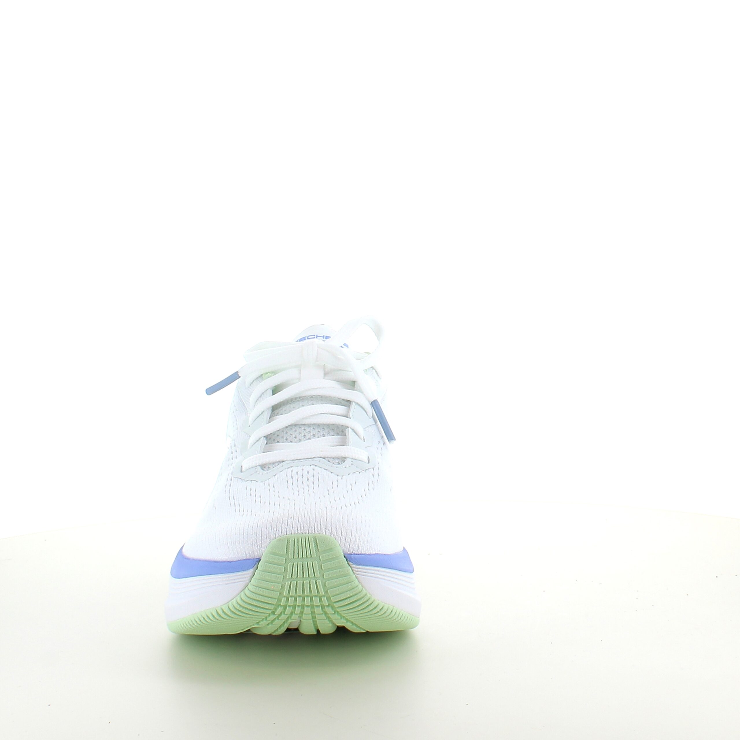 Vita Skechers GoRun-skor med fina detaljer