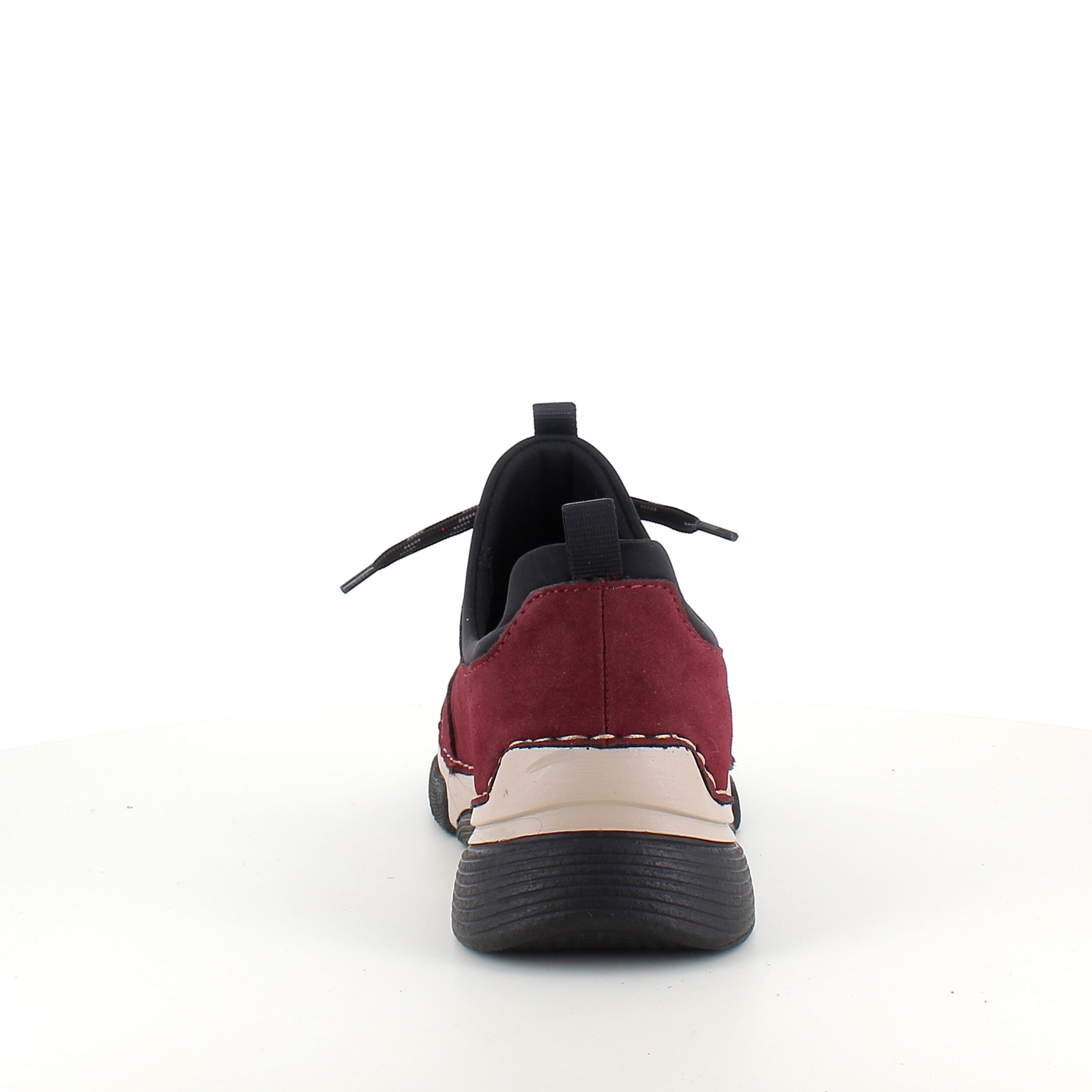 Bordeaux sneakers från Rieker med god stötdämpning