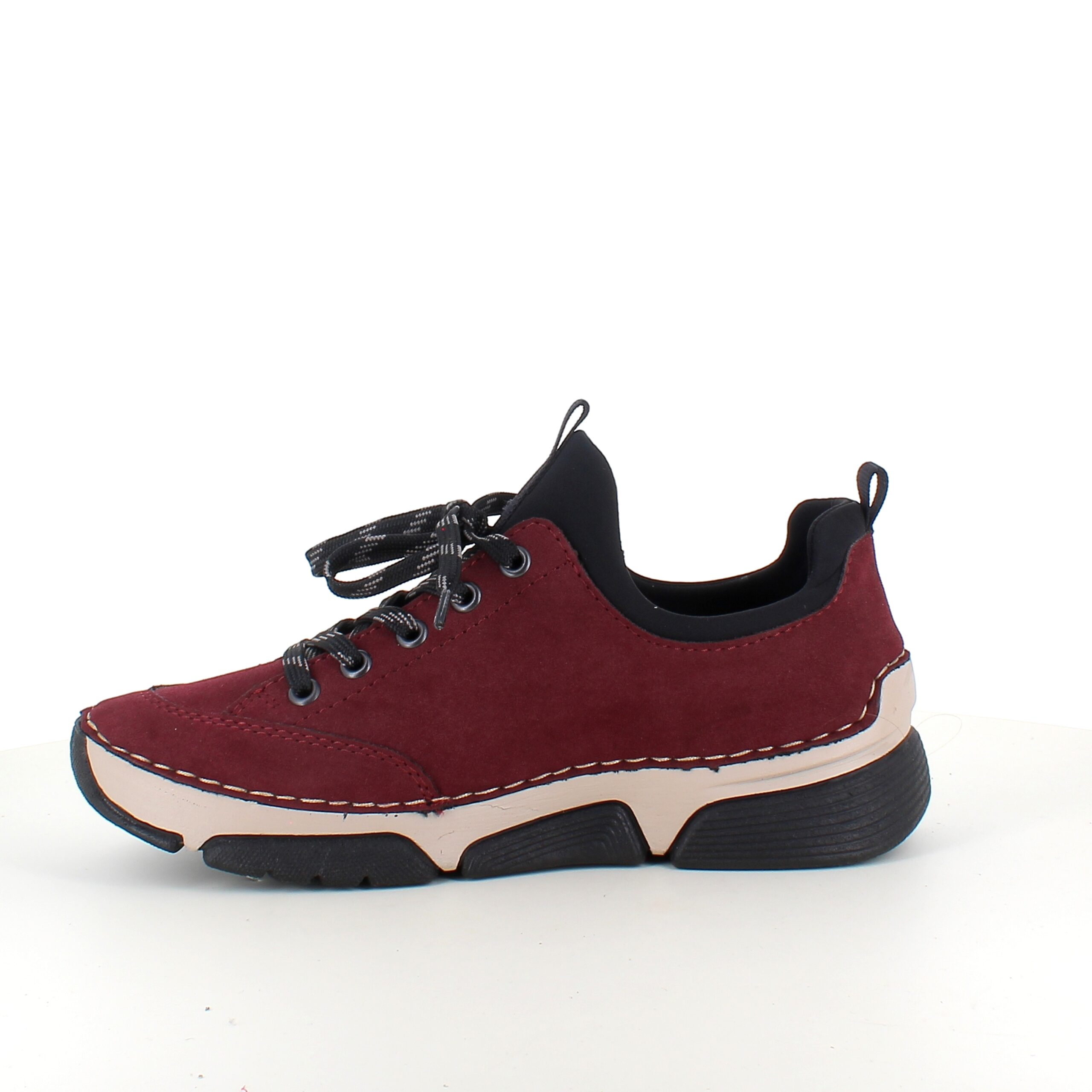 Bordeaux sneakers från Rieker med god stötdämpning