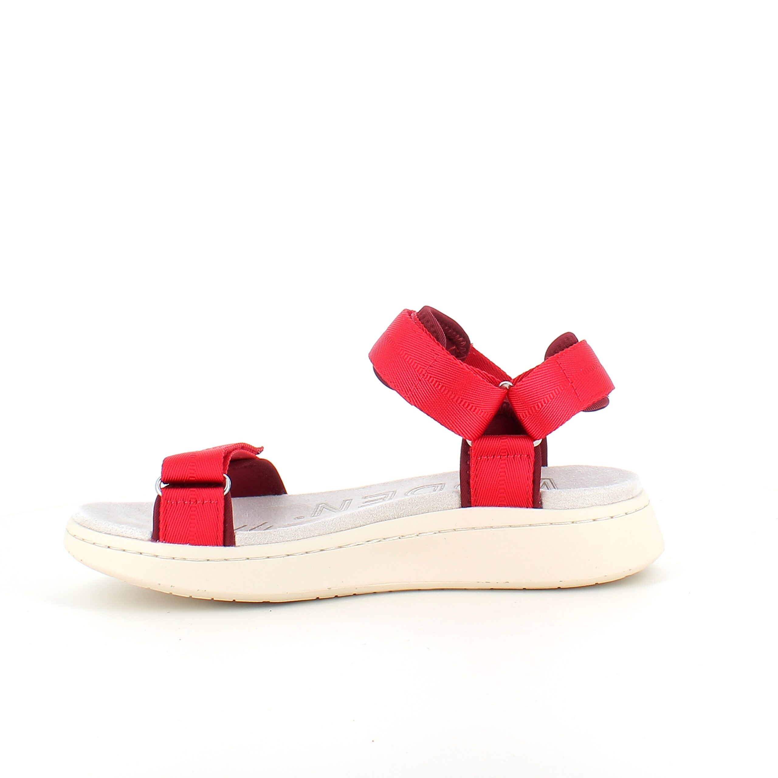 Snygg röd sandal från Woden
