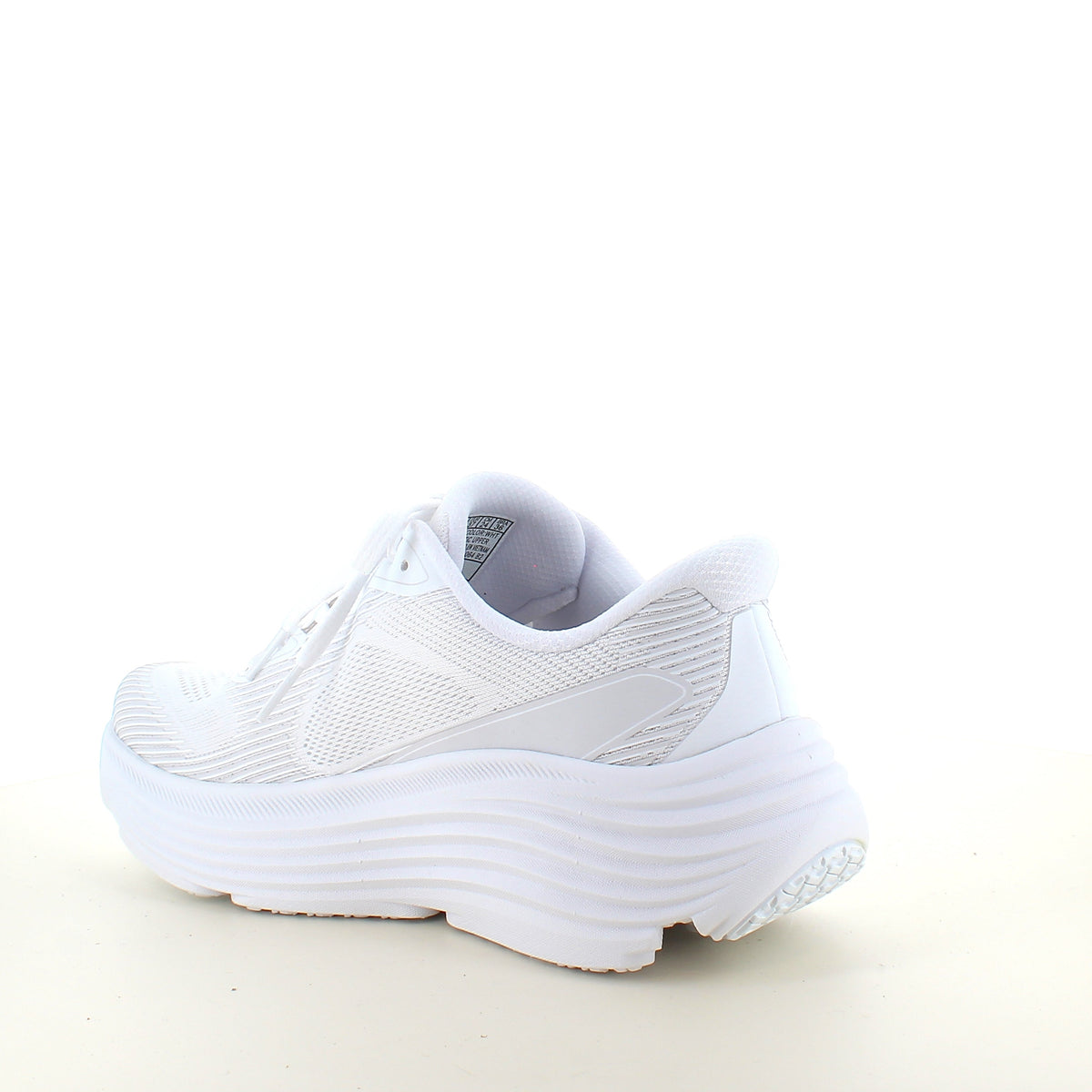Skechers Max Cushioning vit slip-on sneaker med maximal stötdämpning