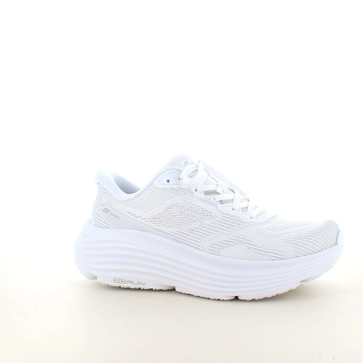 Skechers Max Cushioning vit slip-on sneaker med maximal stötdämpning