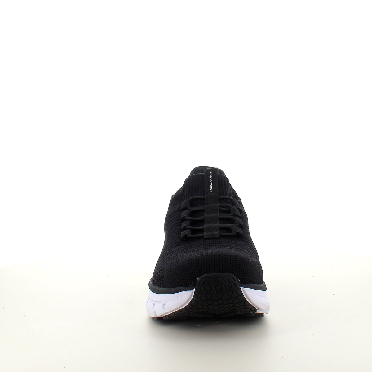 Endurance StepGo-sneaker i svart