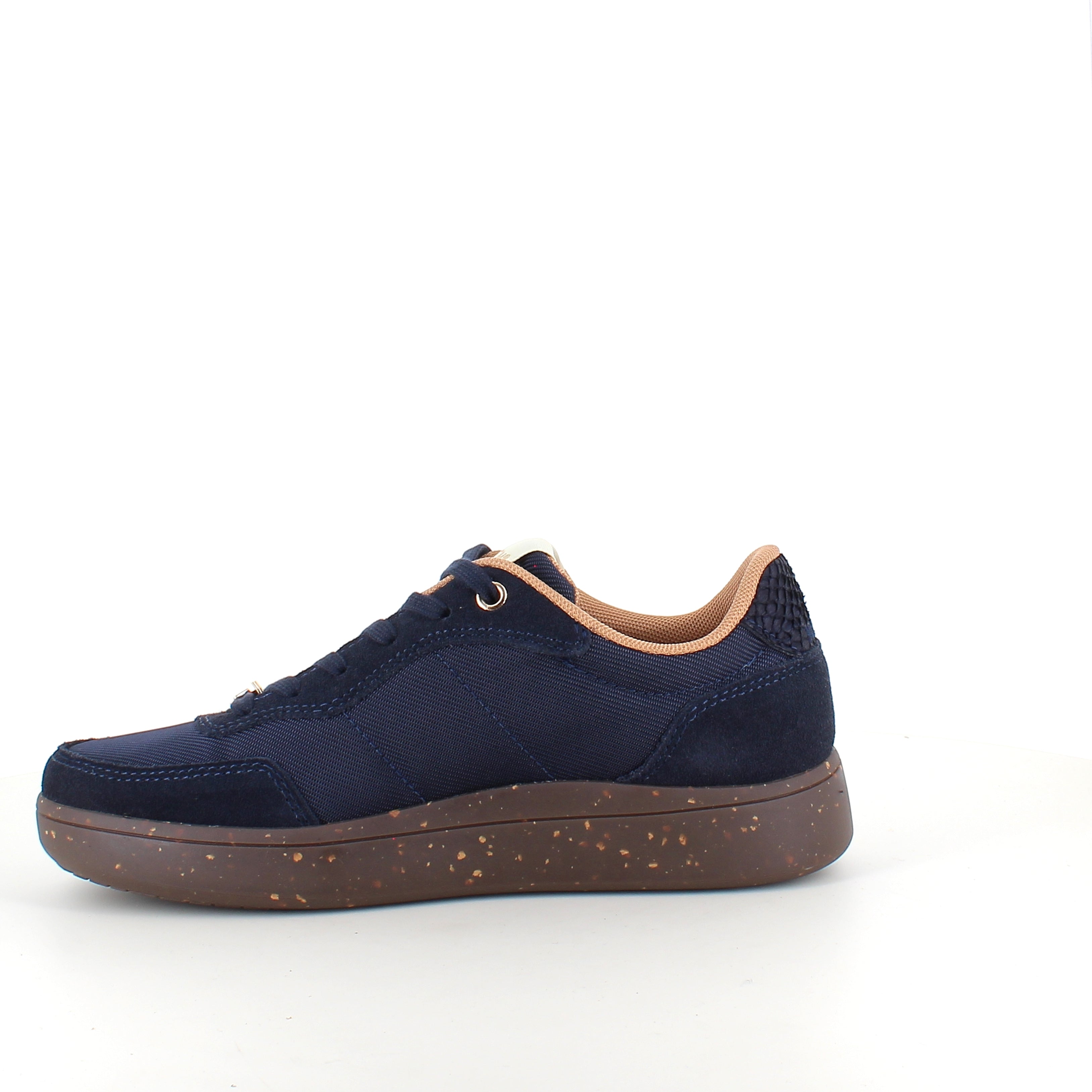 Woden Line Sneak – navy sneaker med gulddetaljer och mjuk komfort