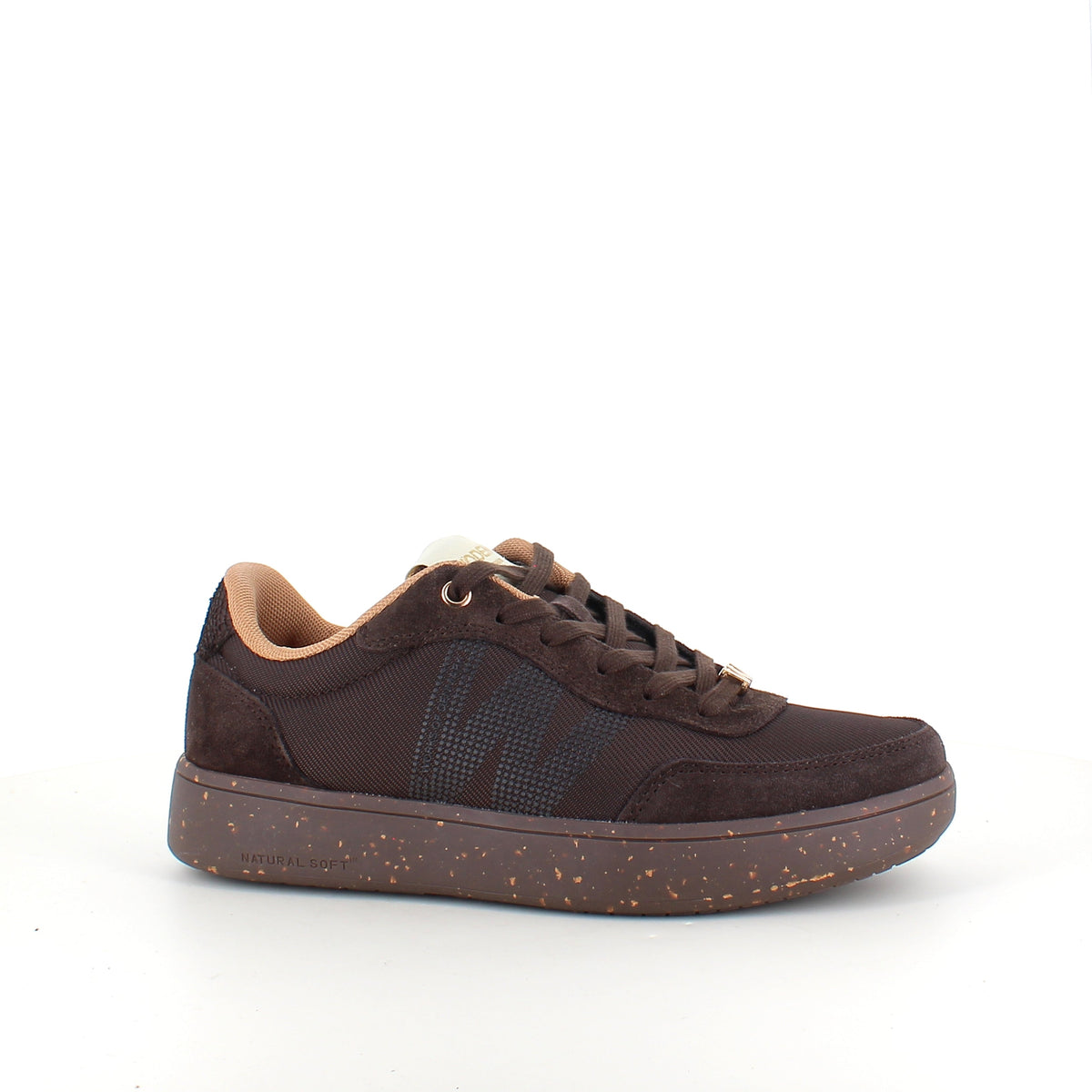 Woden Line Sneak – mörkbrun sneaker med gulddetaljer & mjuk komfort