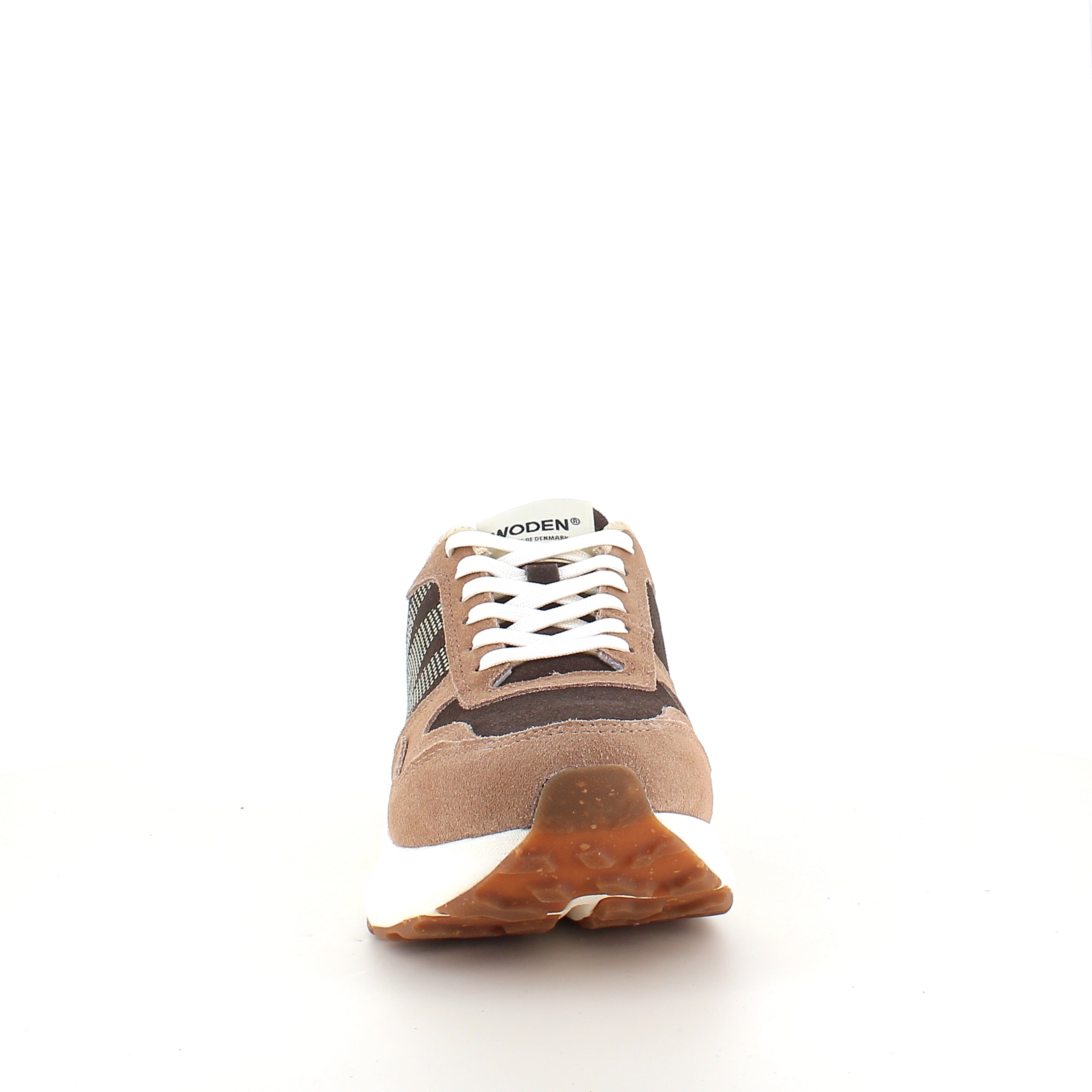 Mathilde Runner Leather – Woden-sneaker i varma bruna nyanser med lätt gångsula