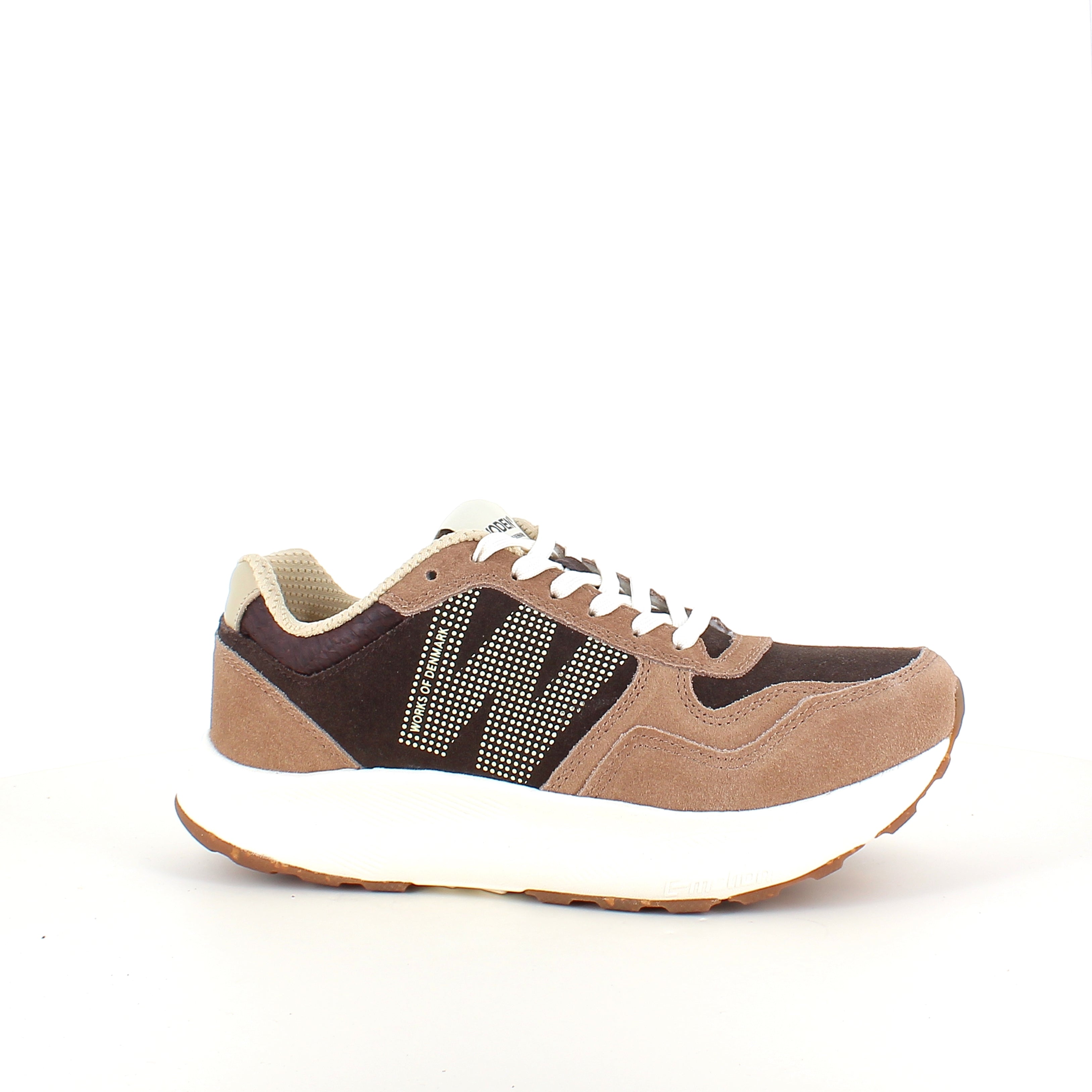 Mathilde Runner Leather – Woden-sneaker i varma bruna nyanser med lätt gångsula
