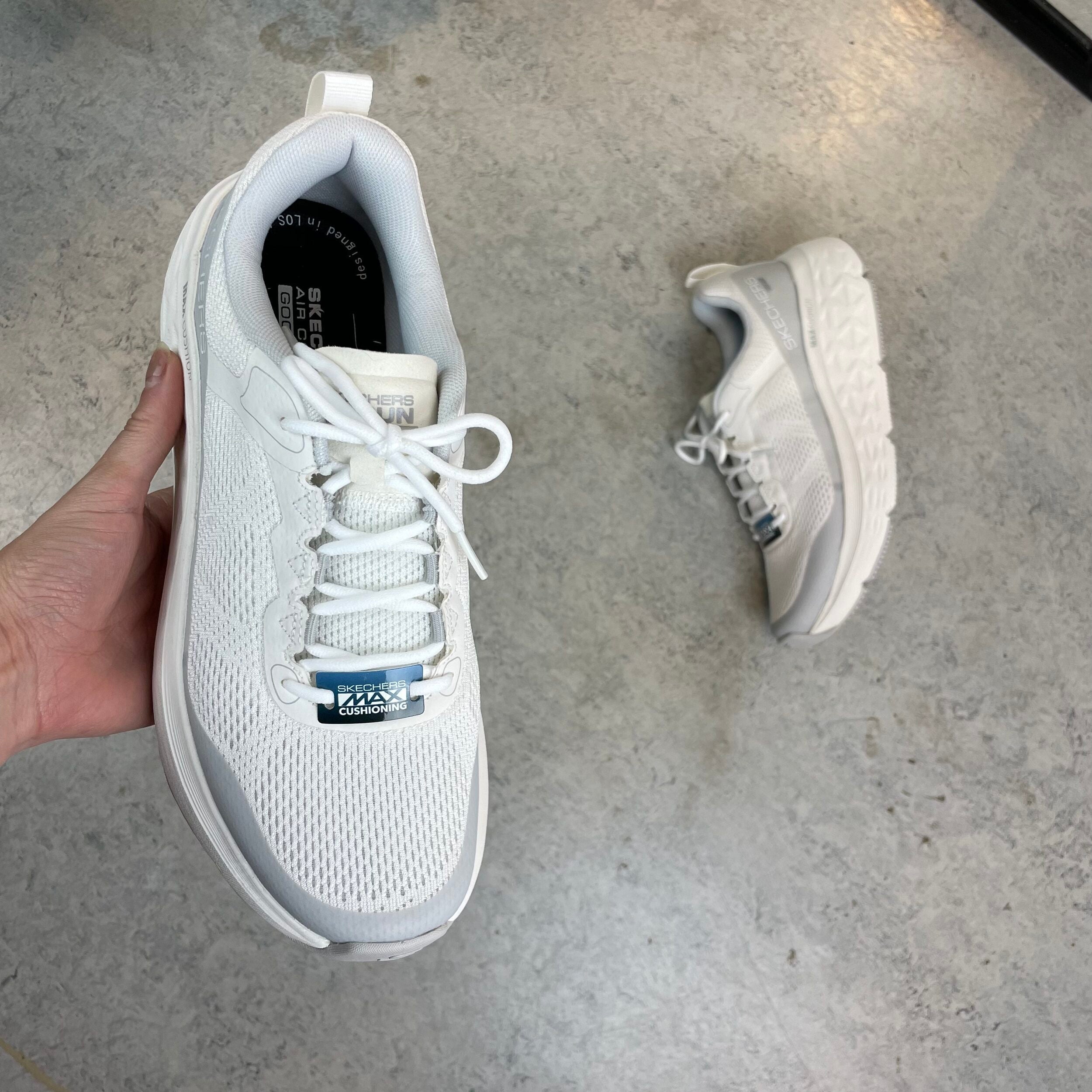 Vita Skechers herrskor med Max Cushioning