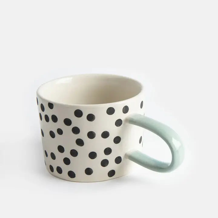 Caroline Gardner Mono Ditsy Spot-mugg – handmålat stengods med prickigt mönster