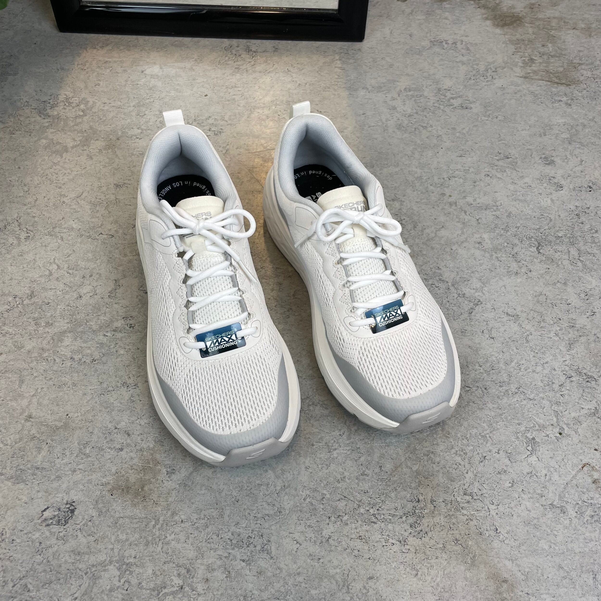 Vita Skechers herrskor med Max Cushioning