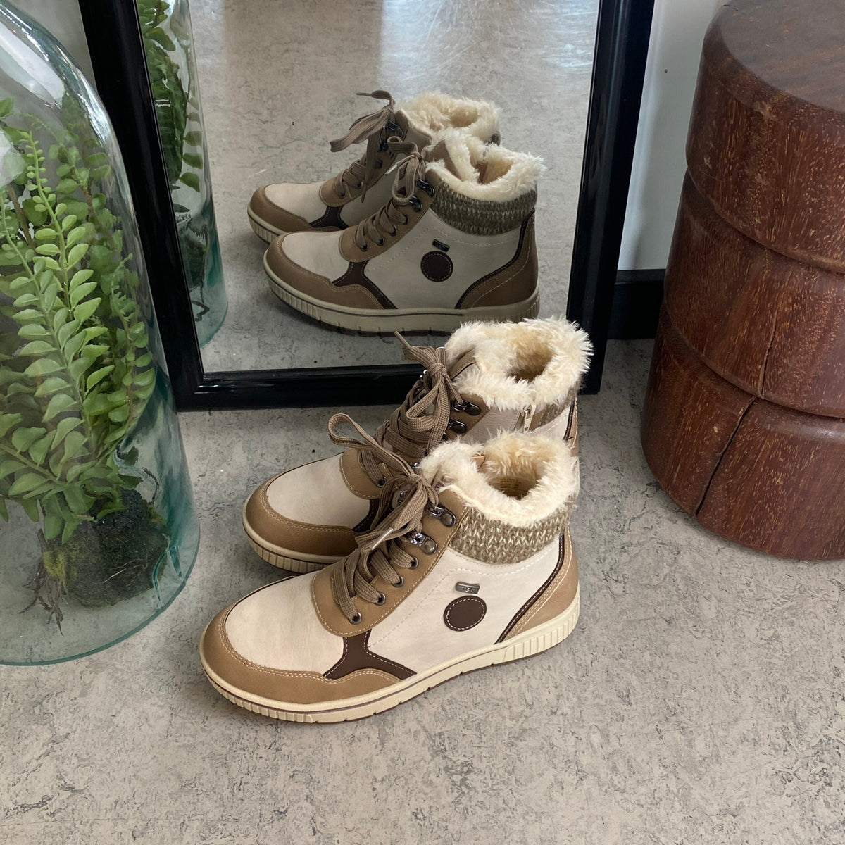 Taupe vinterstövel med snörning