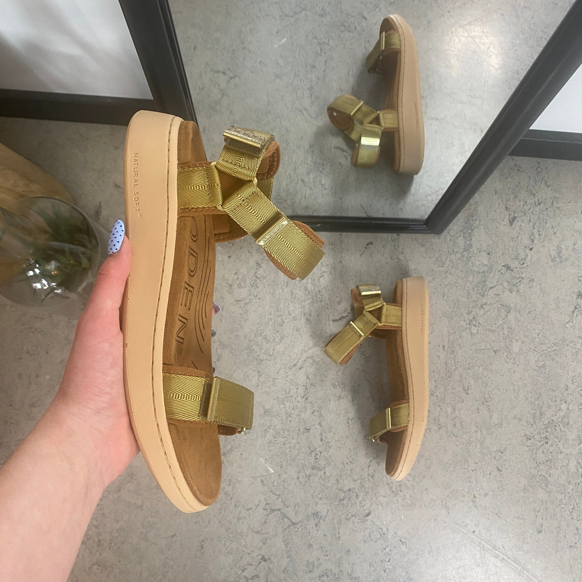 Woden sandal – Khaki (gyllene nyans)