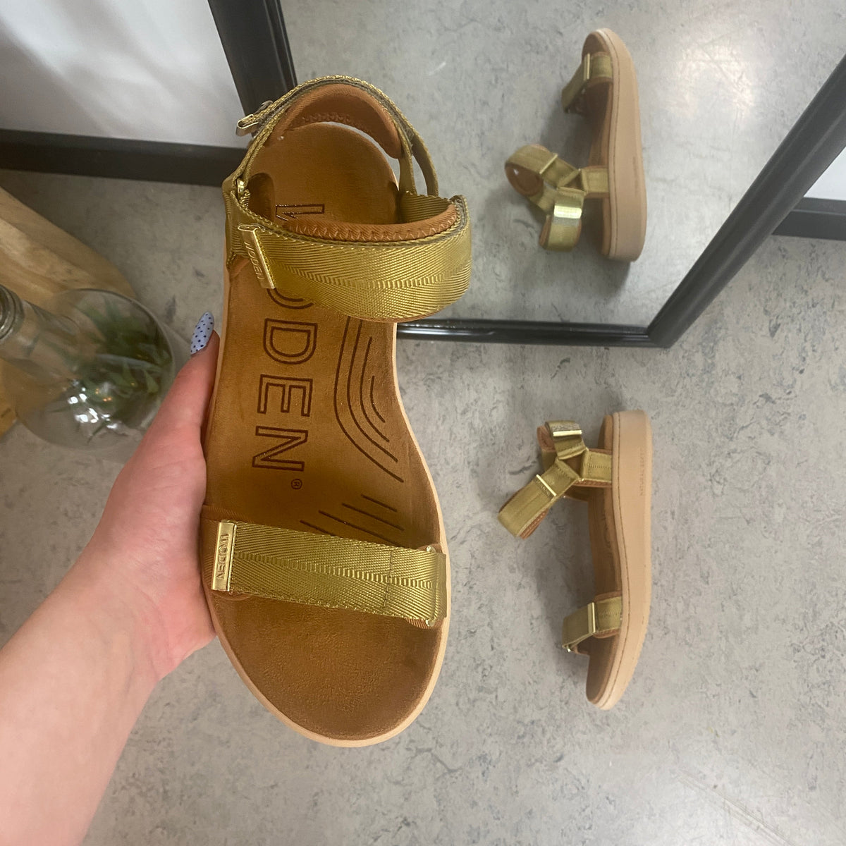 Woden sandal – Khaki (gyllene nyans)
