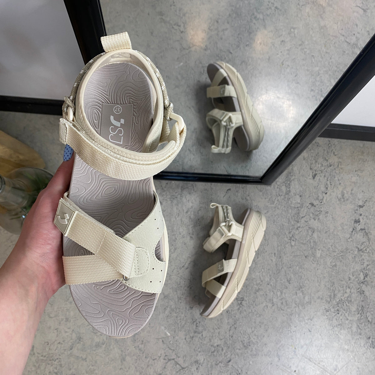 Lättviktsandal från SSKbutiken.se - Beige