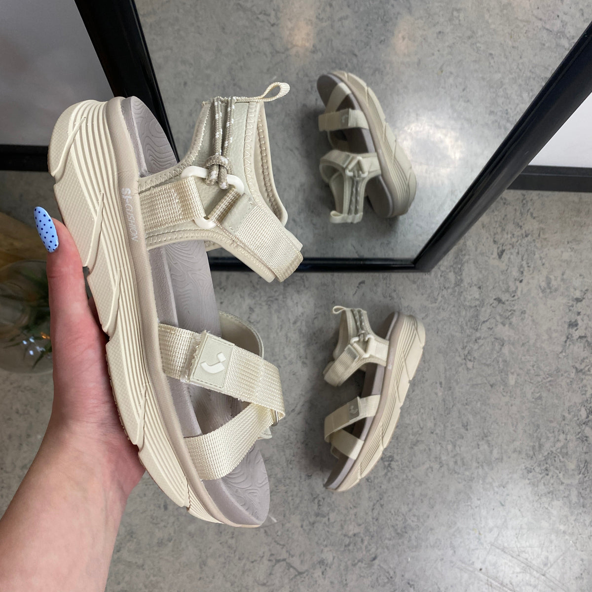 Lättviktsandal från SSKbutiken.se - Beige
