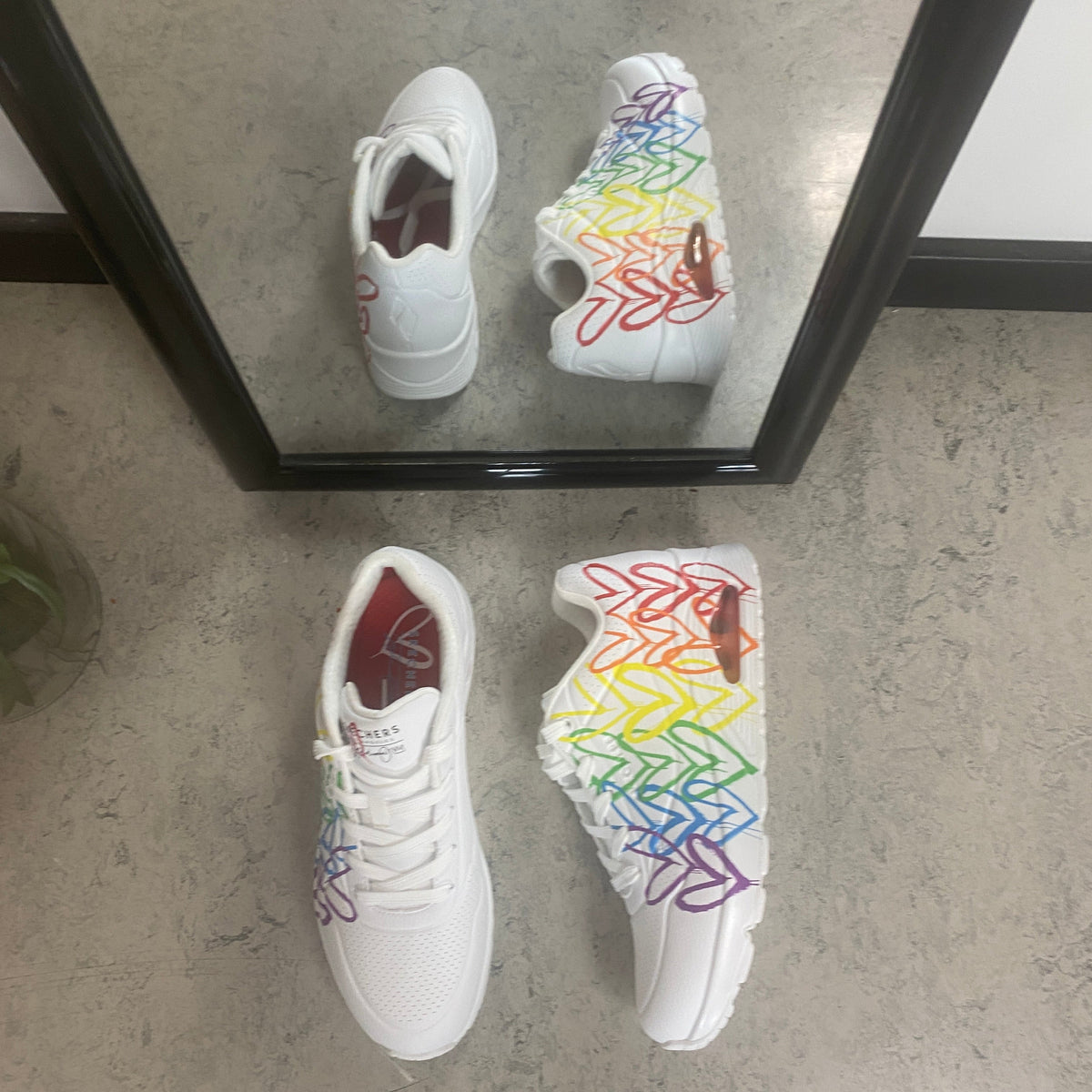 Skechers Street™ x JGoldcrown: UNO – Hjärtesko