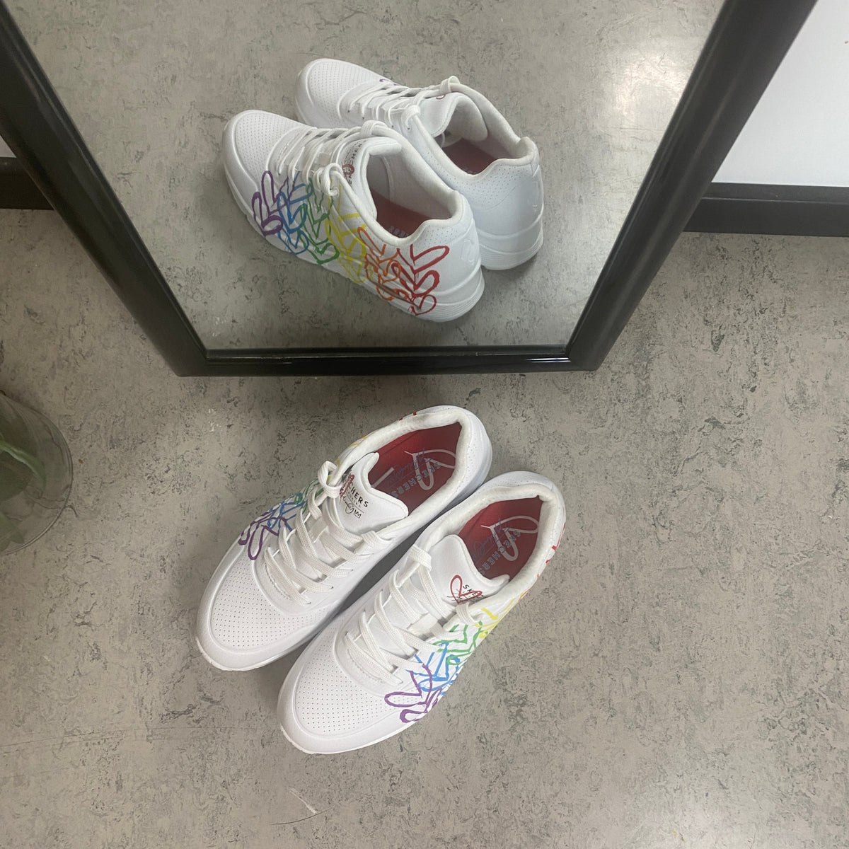 Skechers Street™ x JGoldcrown: UNO – Hjärtesko