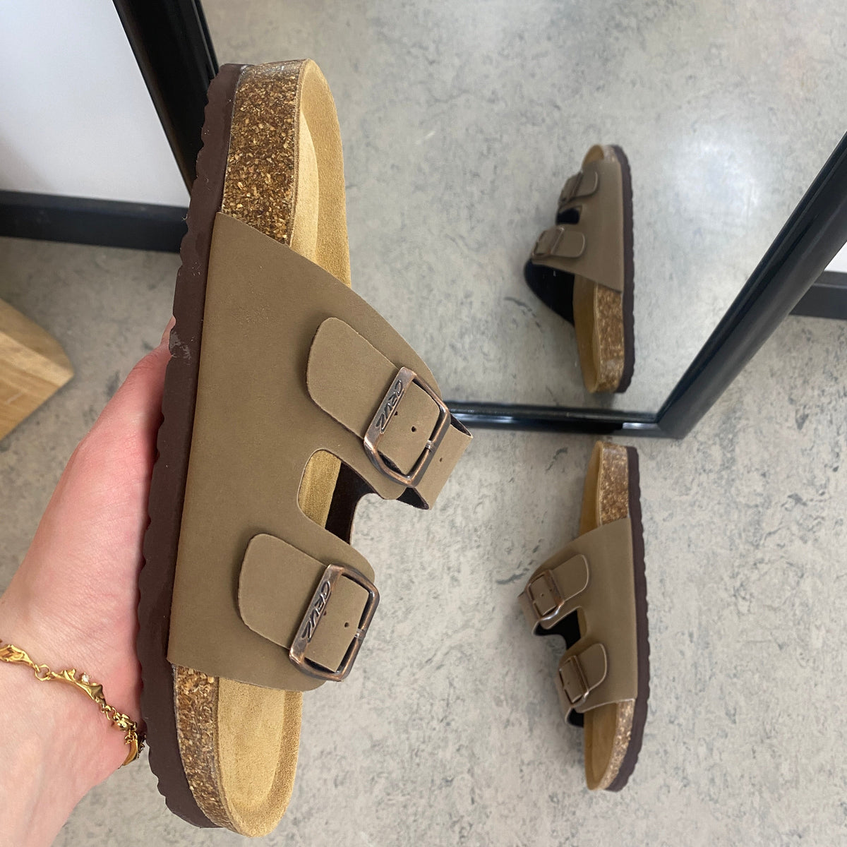 Cruz slip-on sandal – Brun
