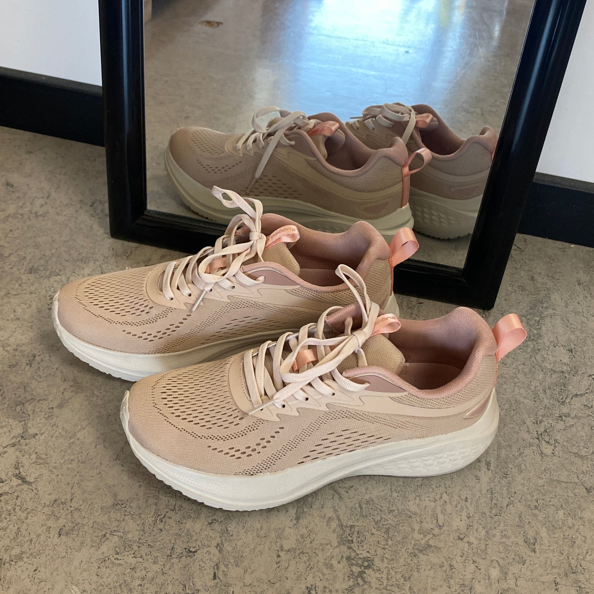 Rugged Gear Simple Sport – lätt och bekväm sneaker i rosa