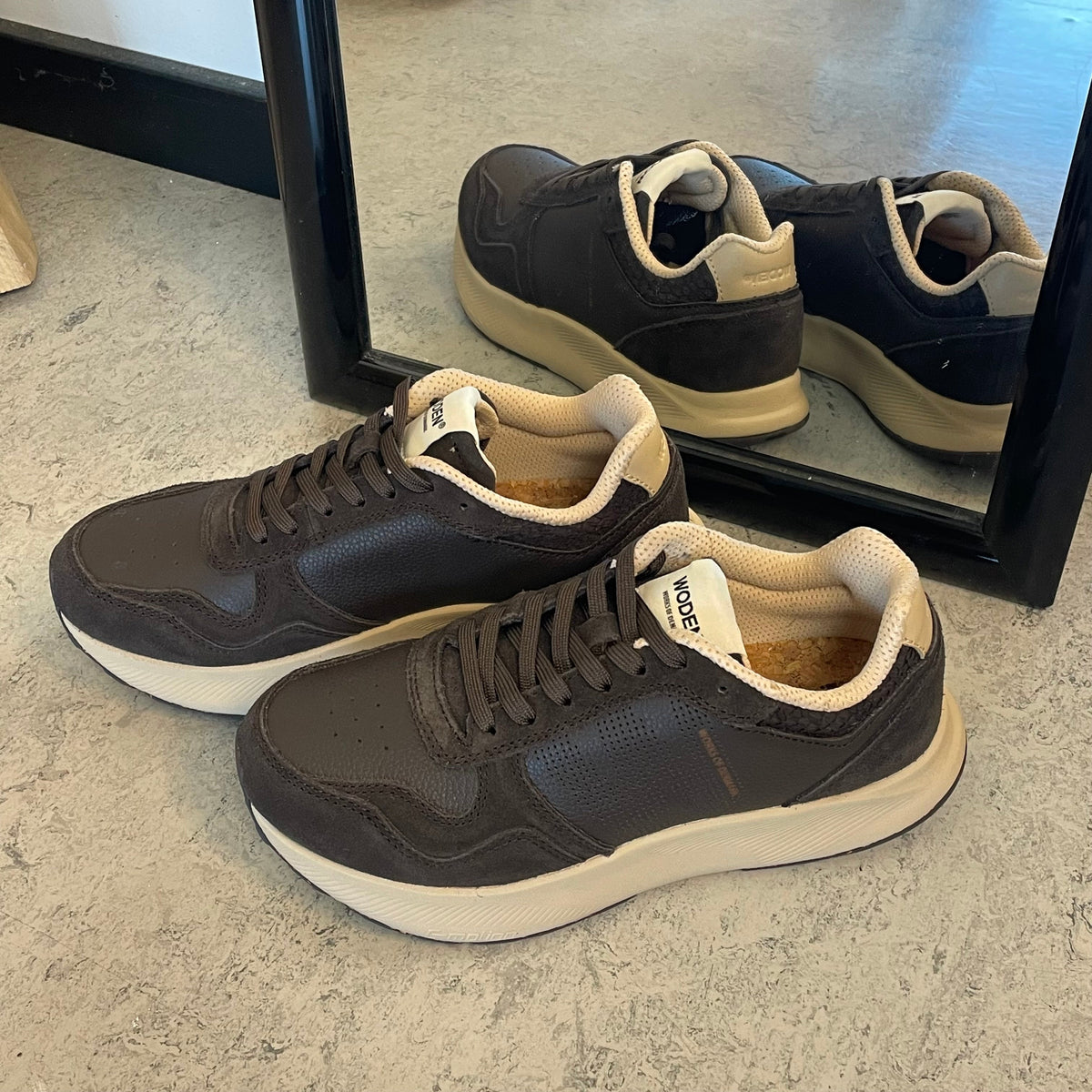 Mathilde Runner Leather – chokladbrun Woden-sneaker med lätt gångsula