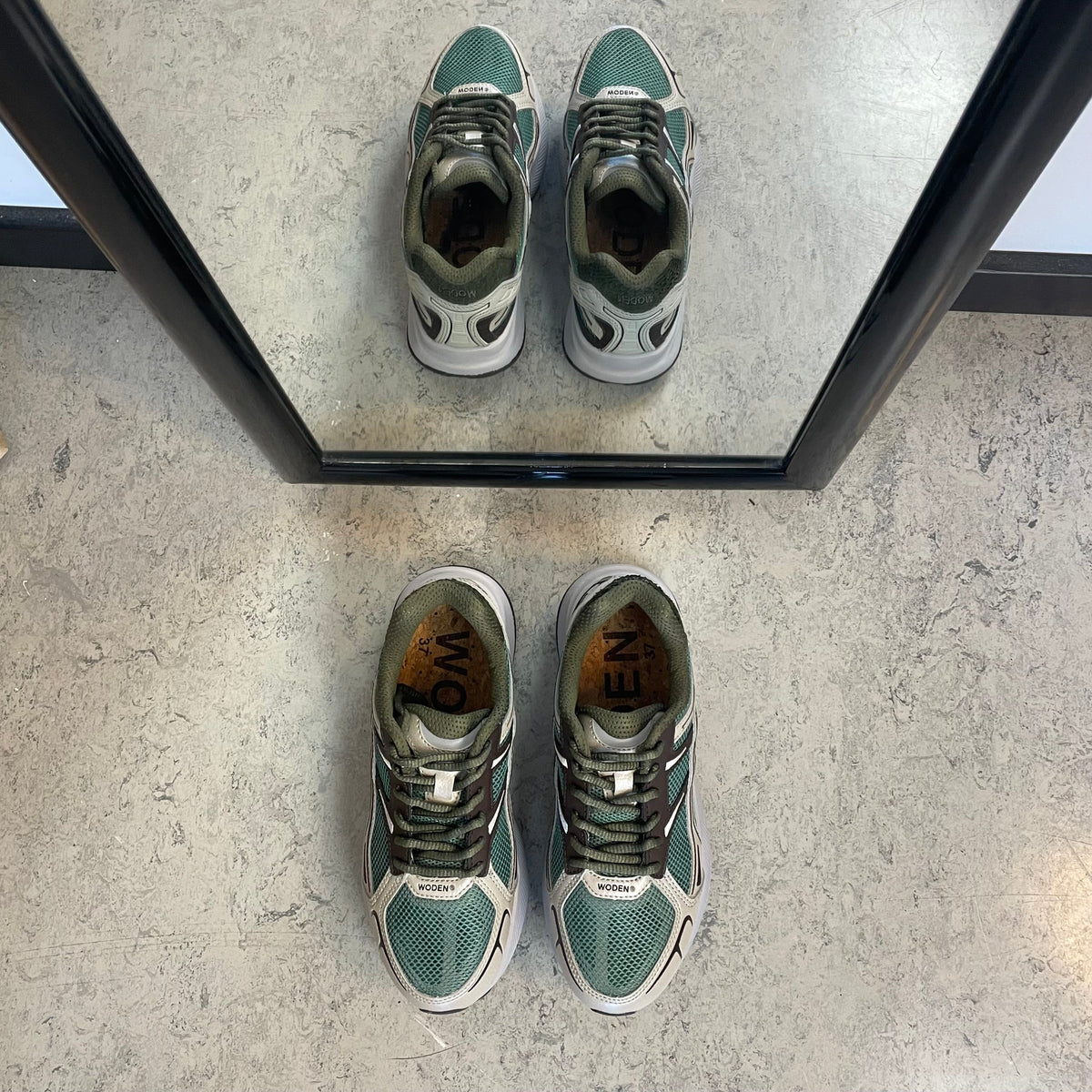 Woden Freja Runner – olivgrön/brun sneaker med lätt rullsula