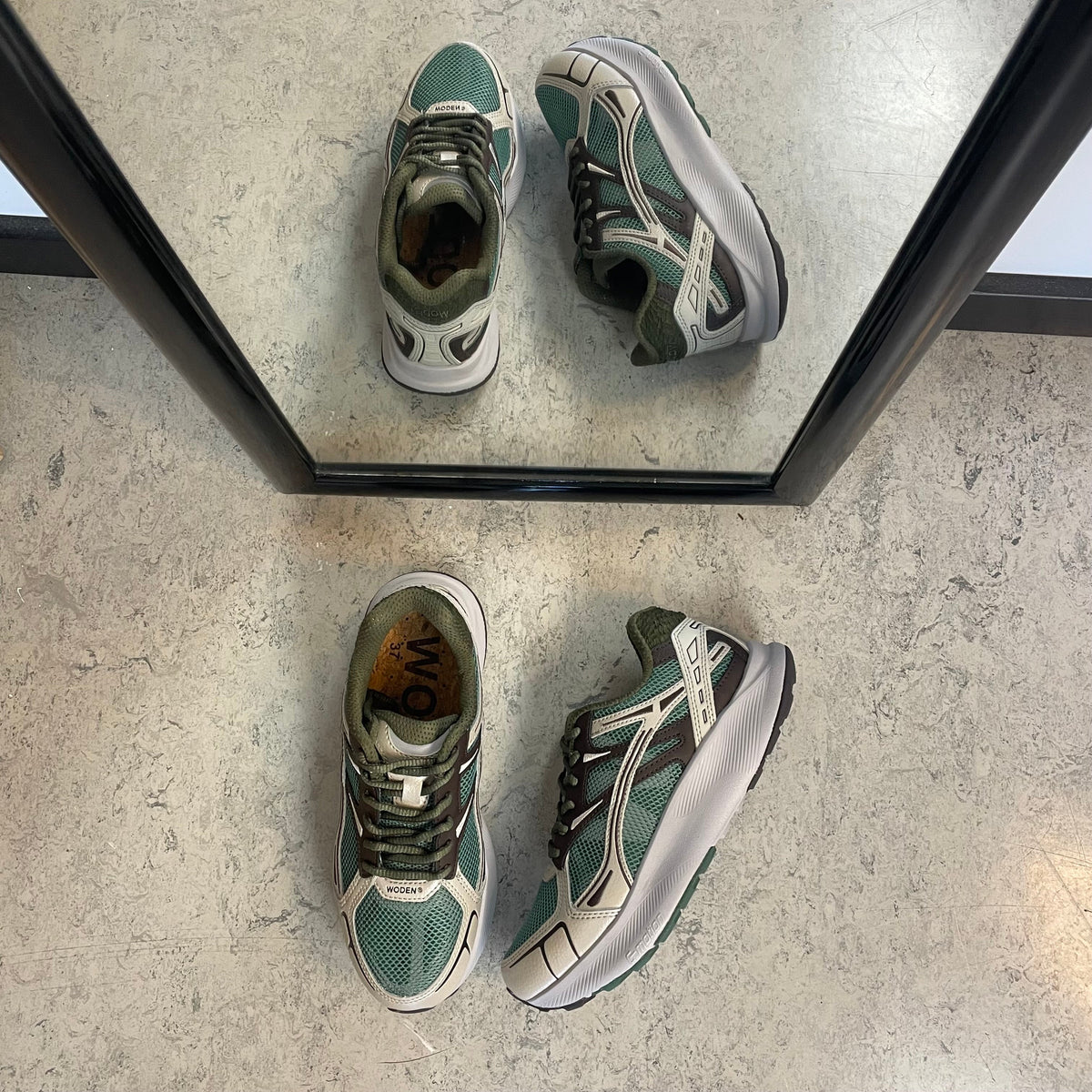 Woden Freja Runner – olivgrön/brun sneaker med lätt rullsula
