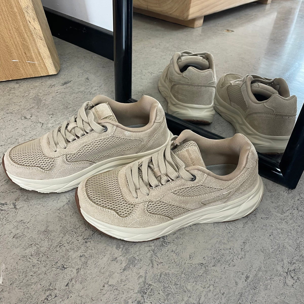 Endurance komfortsko för dam – lätt beige sneaker