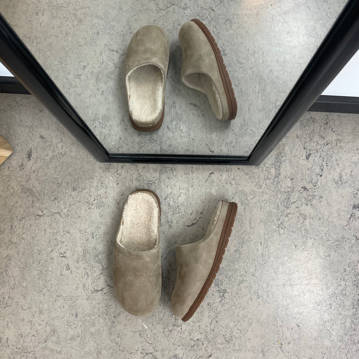 WODEN Silvi Warm - Varm beige toffel med fotvalvsstöd & mjuk komfort