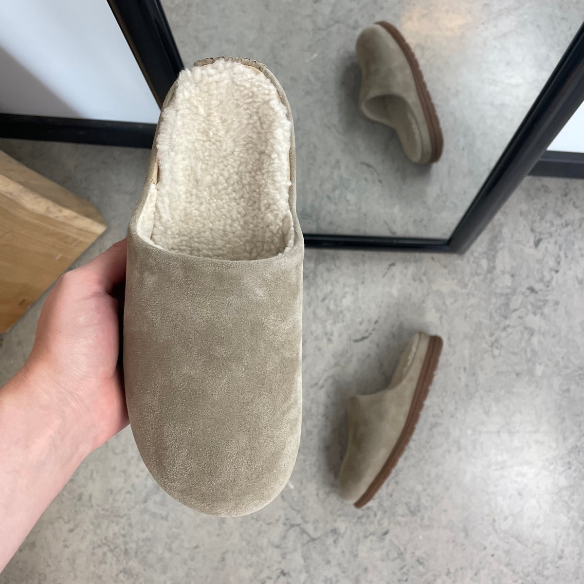 WODEN Silvi Warm - Varm beige toffel med fotvalvsstöd & mjuk komfort