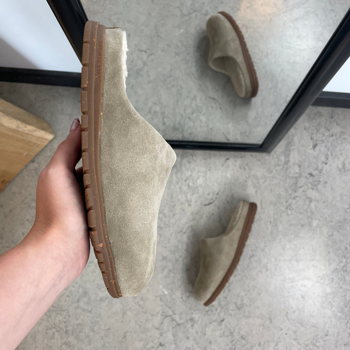 WODEN Silvi Warm - Varm beige toffel med fotvalvsstöd & mjuk komfort
