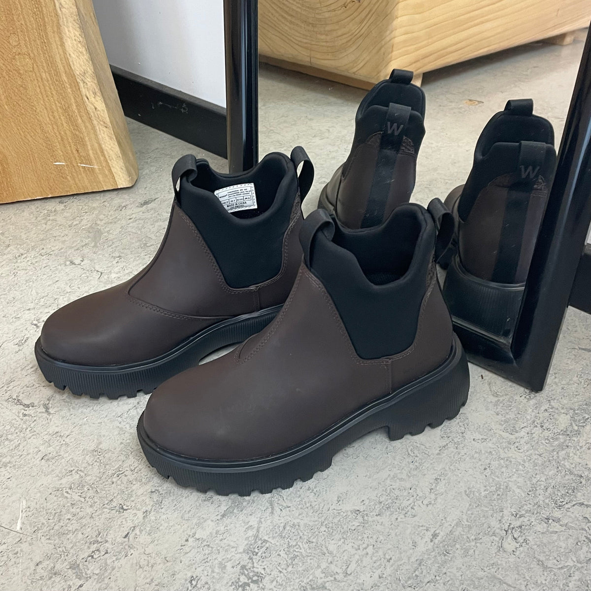 Brun WODEN Isabella Waterproof – gummistövel med stötdämpande komfort