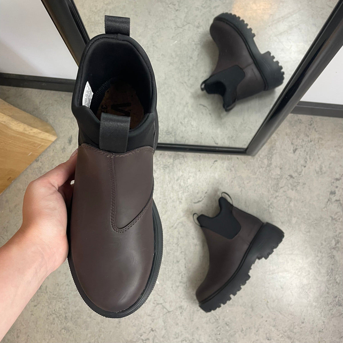 Brun WODEN Isabella Waterproof – gummistövel med stötdämpande komfort