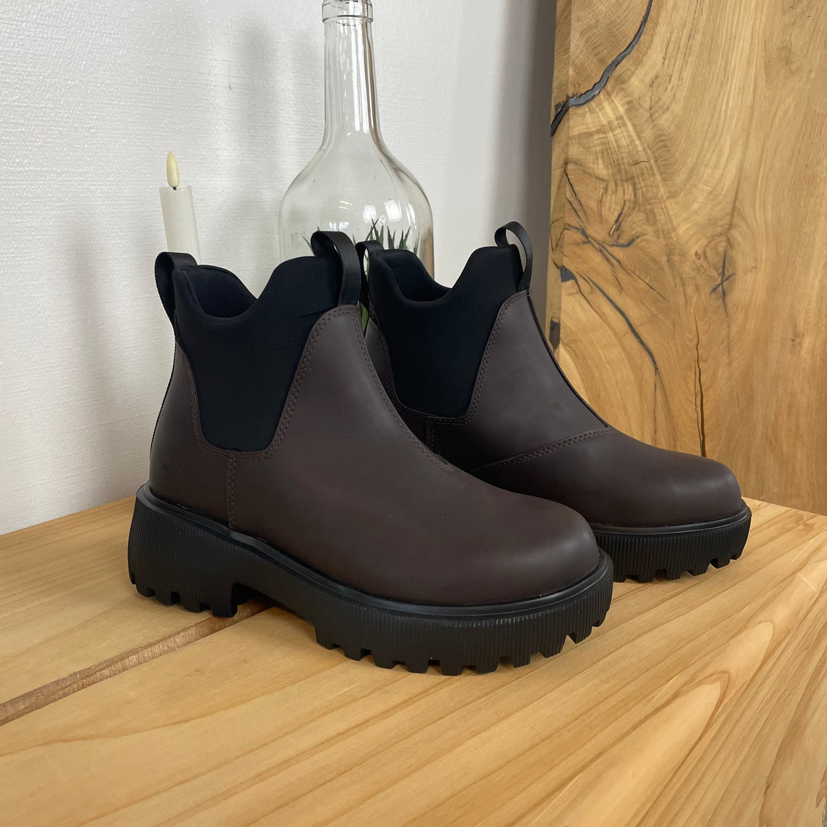 Brun WODEN Isabella Waterproof – gummistövel med stötdämpande komfort