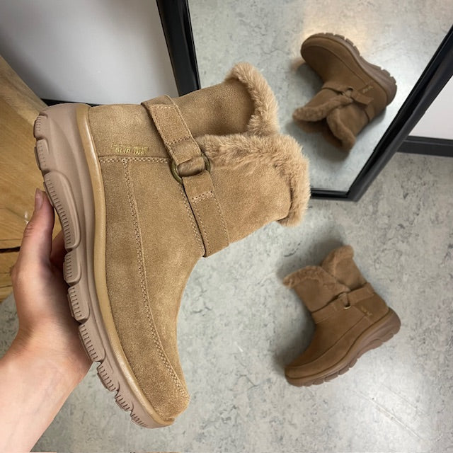 Skechers vinterkänga – varm Slip-ins känga i brunt mocka med bred passform
