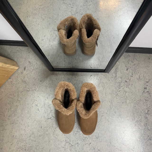 Skechers vinterkänga – varm Slip-ins känga i brunt mocka med bred passform