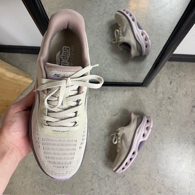 Skechers damsneakers i beige – Hands Free Slip-ins med Arch Fit och extra stötdämpning