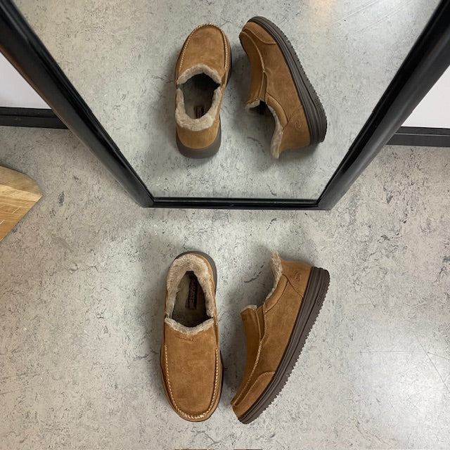 Skechers slip-on-tofflor, bruna – varm och rymlig passform