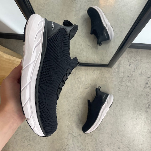 Endurance StepGo-sneaker i svart