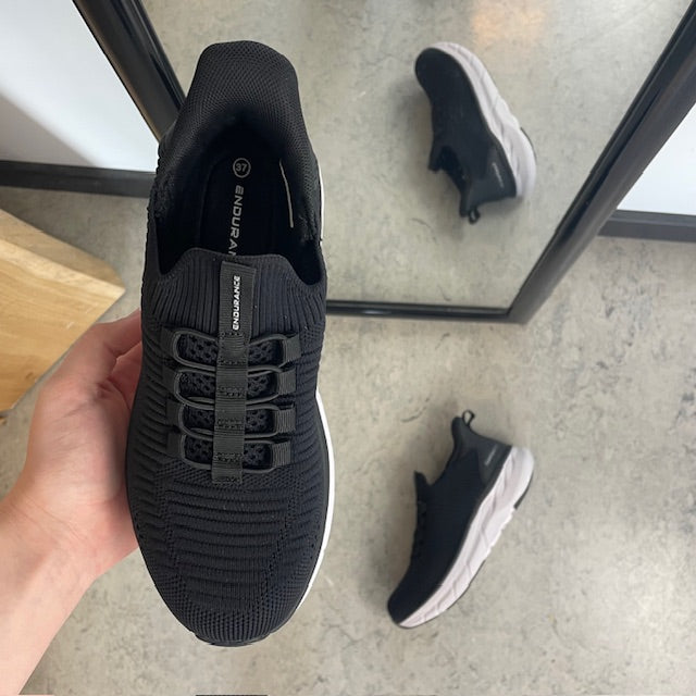 Endurance StepGo-sneaker i svart