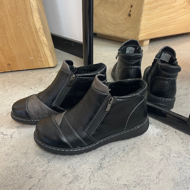 Svart damstövel med dubbel dragkedja och lätt foder
